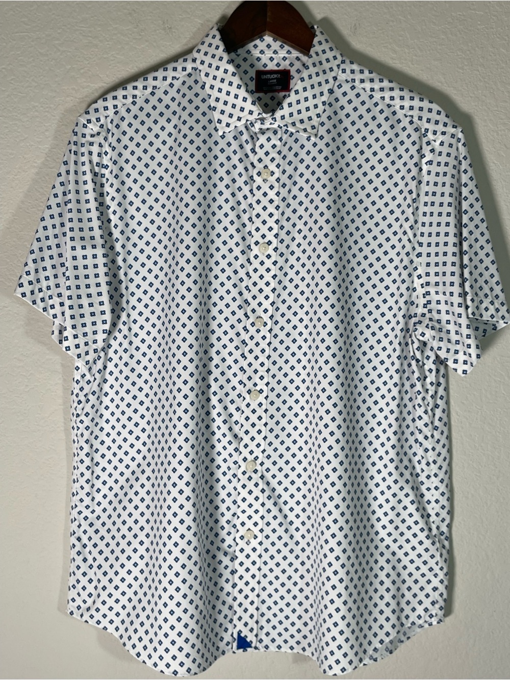 UNTUCKit Soft & Silky Short-Sleeve Button-Down Regular Fit Shirt Size Large